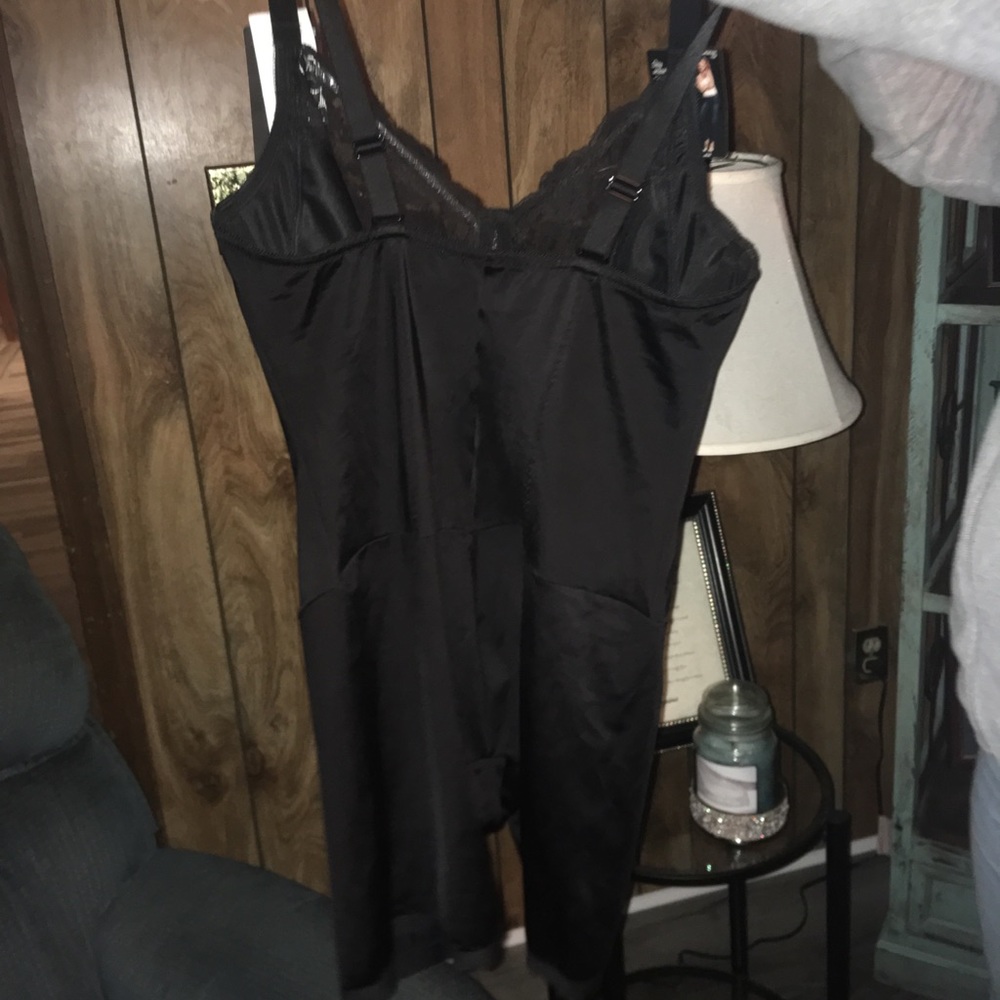 Maidenform lace singlet Shapewear